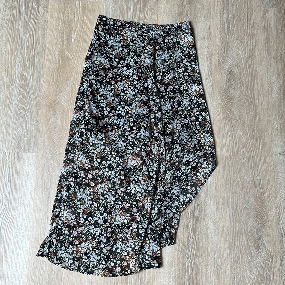 Lulu’s Floral Maxi Skirt Size Medium Sold out - Picture 2 of 8